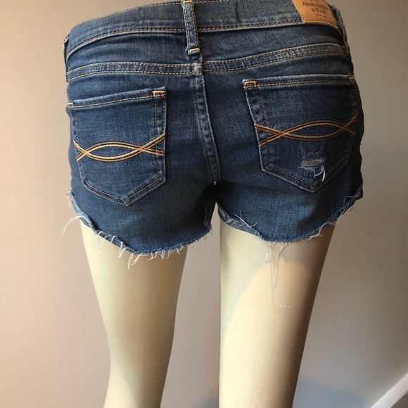 Cute jean shorts - Picture 2 of 3